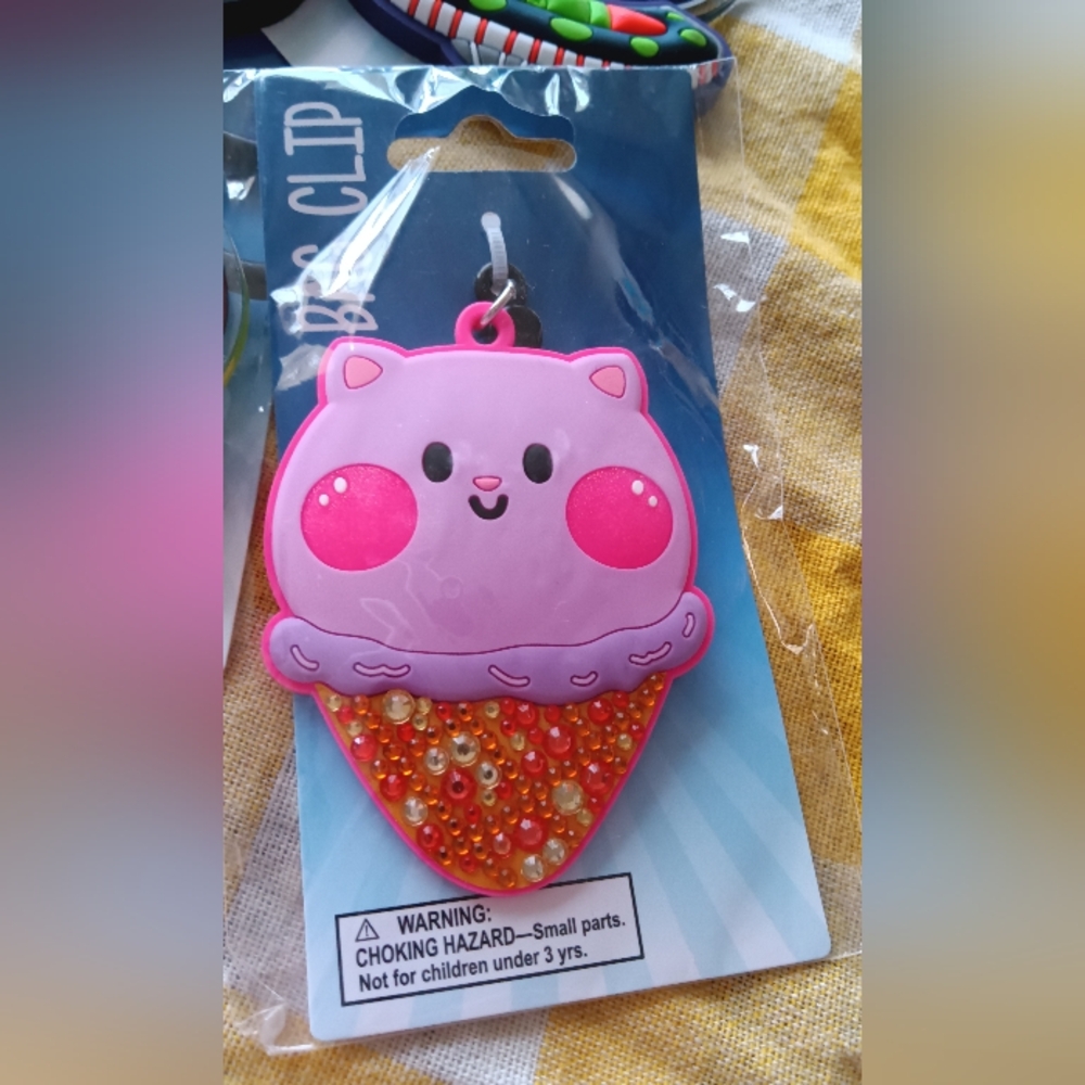 6 Assorted Keyring Characters - Picture 2 of 7